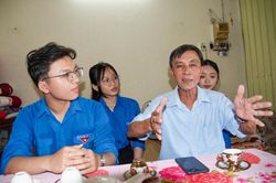 Hoa lửa còn trong mắt người xưa