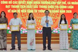 X&atilde; H&ograve;n Đất khen thưởng 3 tập thể, 21 c&aacute; nh&acirc;n trong Cuộc thi Ch&iacute;nh luận về bảo vệ nền tảng tư tưởng của Đảng