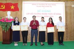 Trung tâm Chính trị Nha Trang bế giảng lớp bồi dưỡng nhận thức về Đảng khóa 3 năm 2026