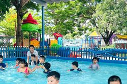 Dạy trẻ làm quen với nước từ bậc mầm non