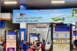 Cập nhật gi&aacute; xăng dầu h&ocirc;m nay chiều 7/2/2026: Xăng E10 giảm gần 1.000 đồng/l&iacute;t, dầu diesel c&ograve;n 21.170 đồng/l&iacute;t