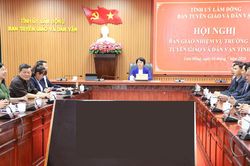 L&acirc;m Đồng b&agrave;n giao nhiệm vụ Trưởng Ban Tuy&ecirc;n gi&aacute;o v&agrave; D&acirc;n vận Tỉnh ủy