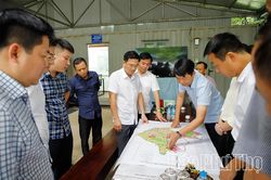 Phó Chủ tịch UBND tỉnh Vũ Việt Văn chỉ đạo tháo gỡ vướng mắc đối với 2 dự án tại xã Lương Sơn