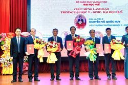 Đại học Huế trao quyết định bổ nhiệm vi&ecirc;n chức quản l&yacute; c&aacute;c trường đại học th&agrave;nh vi&ecirc;n v&agrave; đơn vị trực thuộc