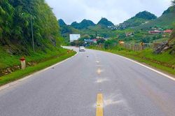 Thí điểm đinh phản quang trên quốc lộ 6: Thêm 'mắt dẫn đường' trên những cung đèo hiểm trở