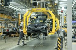 Đưa &ocirc; t&ocirc;, xe m&aacute;y, lốp xe v&agrave; nhiều loại phương tiện v&agrave;o nh&oacute;m h&agrave;ng h&oacute;a c&oacute; mức độ rủi ro cao