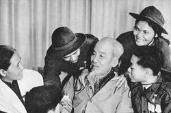 Kỷ niệm 50 năm Ngày thành phố Sài Gòn - Gia Định vinh dự mang tên Chủ tịch Hồ Chí Minh 'Miền Nam yêu quý luôn ở trong trái tim tôi!'