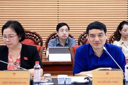 Sửa đổi Ph&aacute;p lệnh Ưu đ&atilde;i người c&oacute; c&ocirc;ng với c&aacute;ch mạng: Bảo đảm đ&uacute;ng người, đ&uacute;ng c&ocirc;ng lao v&agrave; khả thi