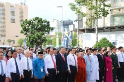 Lãnh đạo Đảng, Nhà nước dâng hoa tưởng nhớ Chủ tịch Hồ Chí Minh