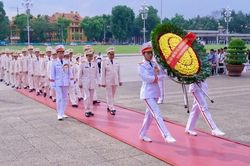 Cục An ninh chính trị nội bộ báo công dâng Bác