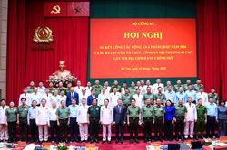 Lực lượng C&ocirc;ng an nh&acirc;n d&acirc;n ti&ecirc;n phong kiến tạo m&ocirc;i trường an ninh cho ph&aacute;t triển