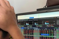 Thao túng cổ phiếu, cá nhân bị phạt 1,5 tỷ đồng và cấm giao dịch