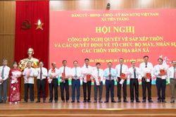 Xây dựng bộ máy tinh gọn, cán bộ cơ sở làm chủ công nghệ