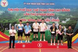 Trao giải môn cầu lông tại Đại hội Thể dục thể thao tỉnh lần thứ X