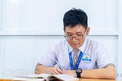 Thủ khoa H&agrave; Nh&acirc;n: 'Muốn th&agrave;nh c&ocirc;ng phải chiến thắng ch&iacute;nh m&igrave;nh trước'