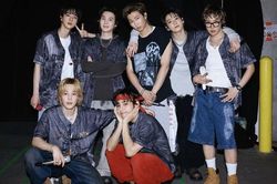 BTS thiết lập kỷ lục mới, vượt mặt huyền thoại The Rolling Stones