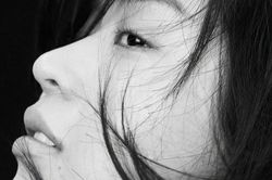 Thanh Thủy gây sốt với bộ ảnh đen trắng đầy tâm trạng, nhan sắc 'khóc cũng đẹp' gây bão mạng
