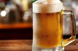 Rót bia có bọt hay không có bọt uống sẽ ngon hơn?