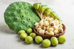 Hạt sen tươi hay hạt sen khô bổ dưỡng hơn?