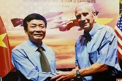 Bác Hồ với học sinh miền Nam
