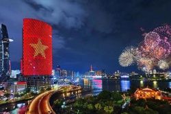 50 năm rực rỡ t&ecirc;n v&agrave;ng