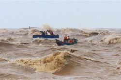 &Aacute;p thấp nhiệt đới tr&ecirc;n Biển Đ&ocirc;ng c&oacute; khả năng mạnh l&ecirc;n th&agrave;nh b&atilde;o