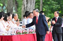 Tổng B&iacute; thư, Chủ tịch nước dự lễ kỷ niệm 50 năm TP.HCM mang t&ecirc;n B&aacute;c