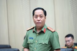 Khởi tố 2 c&aacute;n bộ ở H&agrave; Nội nhận hối lộ 'l&agrave;m nhanh' giấy x&aacute;c nhận mua nh&agrave; ở x&atilde; hội