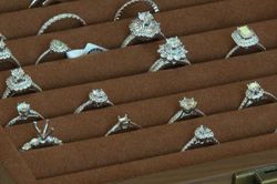 Gi&aacute;m đốc ở PNJ tiếp tay đường d&acirc;y bu&ocirc;n lậu 28.000 vi&ecirc;n kim cương