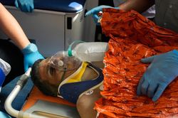 Người đàn ông Venezuela sống sót kỳ diệu sau 8 ngày mắc kẹt dưới đống đổ nát