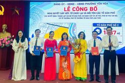 Phường Y&ecirc;n H&ograve;a c&ocirc;ng bố c&aacute;c quyết định về sắp xếp tổ d&acirc;n phố v&agrave; kiện to&agrave;n chi bộ