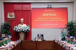 Khởi tố 2 cán bộ nhận hối lộ để 'làm nhanh' giấy xác nhận mua nhà ở xã hội