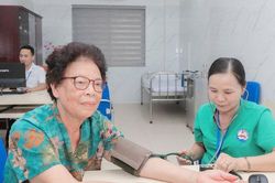 Đ&aacute;nh gi&aacute; m&ocirc; h&igrave;nh chăm s&oacute;c sức khỏe ban ng&agrave;y cho người cao tuổi