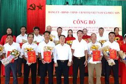 Ph&uacute;c Sơn kiện to&agrave;n c&aacute;n bộ 17 th&ocirc;n sau sắp xếp