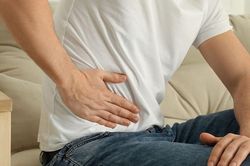 Đau bụng tưởng viêm dạ dày, người đàn ông đi khám phát hiện ruột thừa vỡ tạo ổ áp xe nguy hiểm