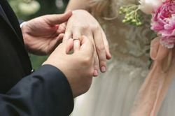 Nhà gái trao hồi môn gần 31 tỷ đồng vẫn không khiến chú rể vui vẻ trong ngày cưới