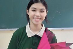 Giấc mơ &aacute;o blouse trắng của nữ sinh ngh&egrave;o thủ khoa khối B00