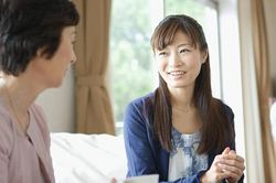 Mẹ chồng vừa xem nh&agrave; mới đ&atilde; muốn nhập hộ khẩu cho ch&aacute;u ngoại, t&ocirc;i chỉ n&oacute;i một c&acirc;u rồi mời b&agrave; về