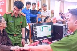 Công an Hà Nội phối hợp thu nhận mẫu ADN thân nhân liệt sĩ