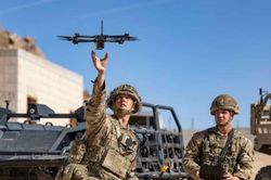 Anh cải tổ qu&acirc;n đội theo m&ocirc; h&igrave;nh Ukraine, ưu ti&ecirc;n drone v&agrave; vũ kh&iacute; gi&aacute; rẻ