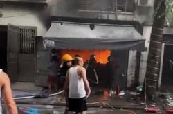 Cháy biệt thự liền kề ở Hà Nội, nghi có người mắc kẹt
