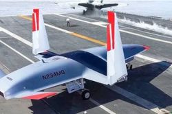 UAV tiếp dầu MQ-25 lần đầu xuất hiện tr&ecirc;n t&agrave;u s&acirc;n bay USS Nimitz