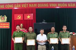 Quảng Ng&atilde;i: Thưởng n&oacute;ng vụ giải cứu người đi lạc, bảo to&agrave;n t&agrave;i sản 1,2 tỷ đồng