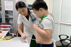 Nguy cơ trẻ tăng c&acirc;n 'ch&oacute;ng mặt' sau kỳ nghỉ h&egrave;