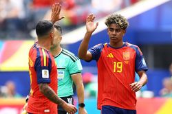 Tây Ban Nha vào vòng 1/8 World Cup sau trận thắng 3-0