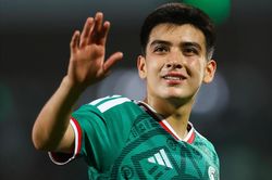Cầu thủ trẻ nhất World Cup lọt tầm ngắm của MU, Man City