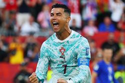 Ronaldo phá bỏ 'lời nguyền' World Cup