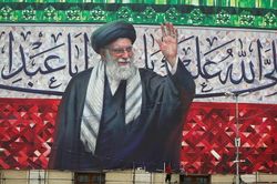 Iran tổ chức quốc tang 'lớn chưa từng có' tiễn biệt Lãnh tụ Khamenei