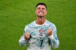 Thứ từng tước b&agrave;n thắng của Ronaldo lại cứu Bồ Đ&agrave;o Nha