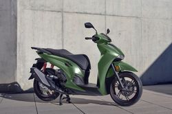 Xe máy xăng Honda đồng loạt tăng giá